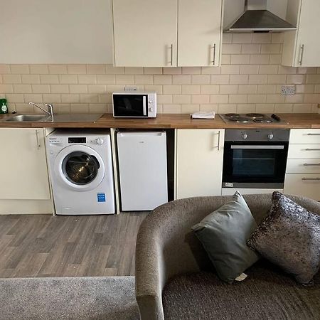 Fully Equipped Kitchen, Double Room Neath Εξωτερικό φωτογραφία