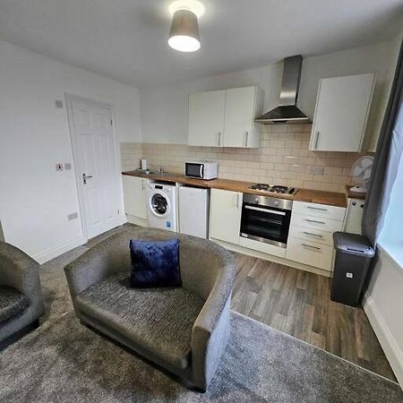 Fully Equipped Kitchen, Double Room Neath Εξωτερικό φωτογραφία