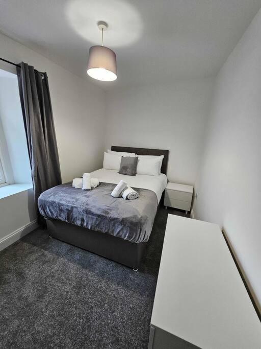 Fully Equipped Kitchen, Double Room Neath Εξωτερικό φωτογραφία