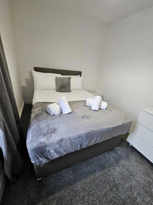 Fully Equipped Kitchen, Double Room Neath Εξωτερικό φωτογραφία